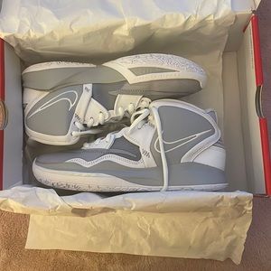 Kyrie Infinity TB (Wolf Grey)